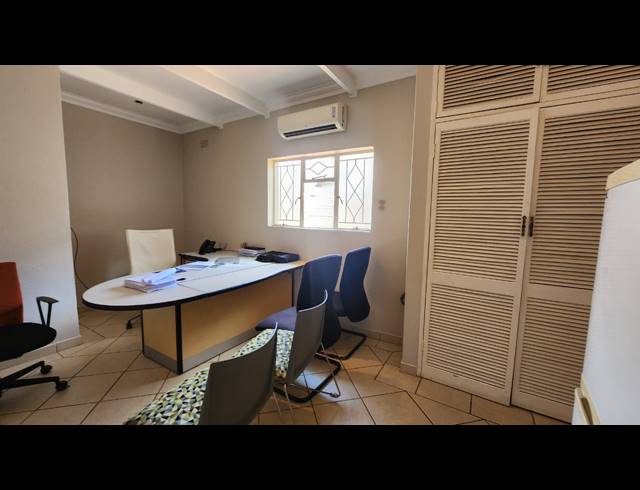 217M² OFFICE FOR SALE IN RUSTENBURG CENTRAL